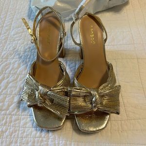 Brand new Bamboo Gold Bow Heels